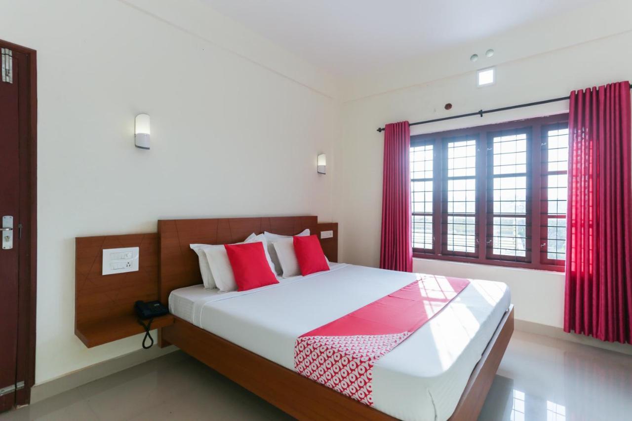 Oyo 8897 Resort August Residency Sultan Bathery Esterno foto