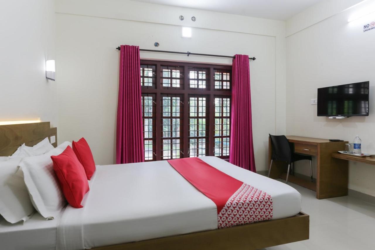 Oyo 8897 Resort August Residency Sultan Bathery Esterno foto