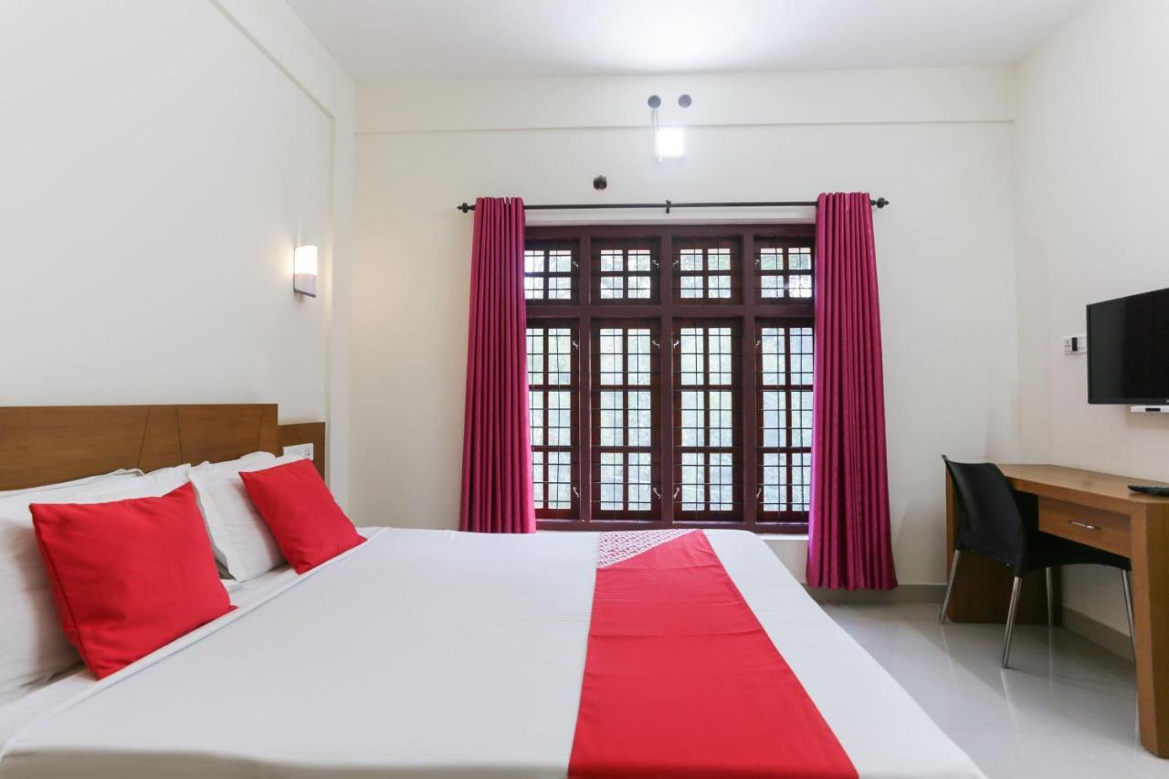 Oyo 8897 Resort August Residency Sultan Bathery Esterno foto